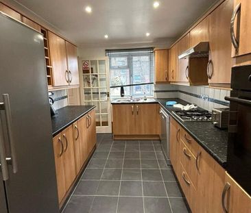 4 bedroom House in Bucklebury, Bracknell - Photo 4