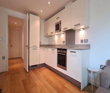 1 bedroom in a flat share to rent - Photo 3