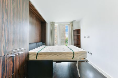 Studio Flat, Moore House, SW1W - Photo 3