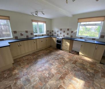 3 bedroom semi-detached house to rent - Photo 6