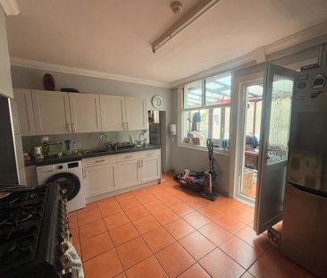 1 bedroom in a house share to rent - Photo 6