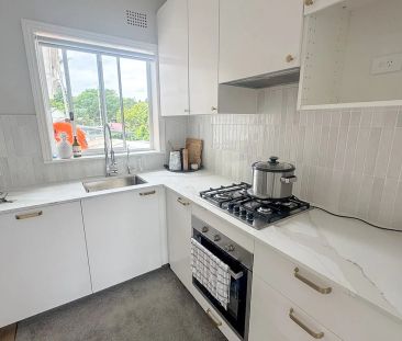 Luxuriously Renovated Three Bedroom Home in Blue Chip Location Clos... - Photo 6