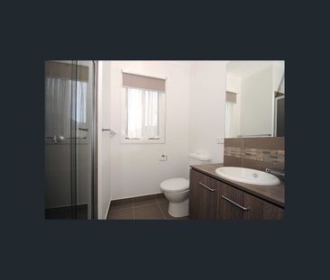 LOVELY 4 BEDROOM TOWNHOUSE IDEALLY POSITIONED LOCATED CLOSE TO ALL ... - Photo 6