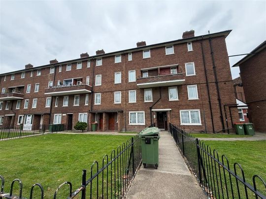 4 bedroom flat to rent - Photo 1