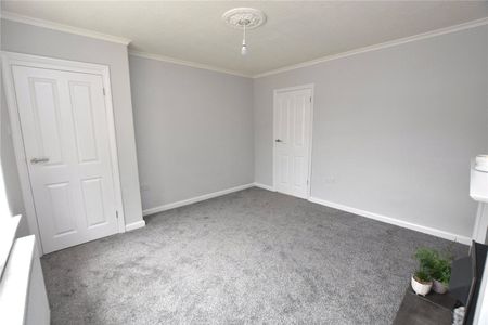 55, Broadgate Crescent, Horsforth, Leeds, West Yorkshire, LS18 4HA - Photo 2