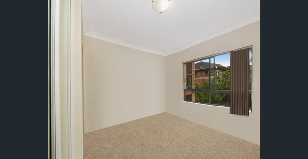 Two bedroom apartment in convenient location - Photo 1