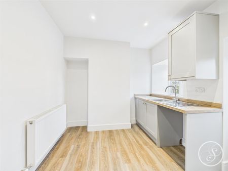 The Avenue, Harewood, Leeds LS17 - Photo 4