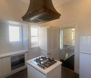 RECENTLY RENOVATED 4x bedroom stand alone property: - Photo 2