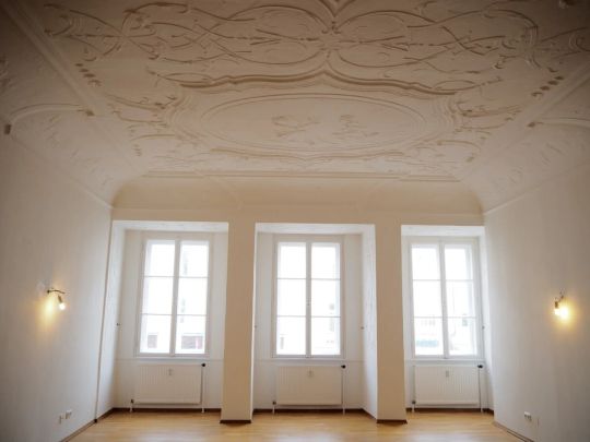 Elegante Loft-Wohnung mit Stuckdecken & Intarsientüren - Foto 1