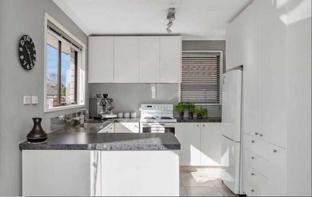 2/15 Orkney Street, Fendalton, NZ 8052 - Photo 4