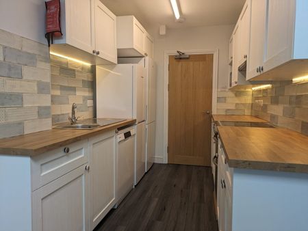 6 Bed Terraced House, Parkstone Avenue, BS7 - Photo 3