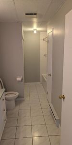 Condo 5 1/2, a louer , lumineux et bien situé . - Photo 4