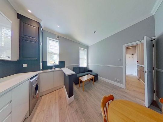 The Parade, Roath, Cardiff - Photo 1