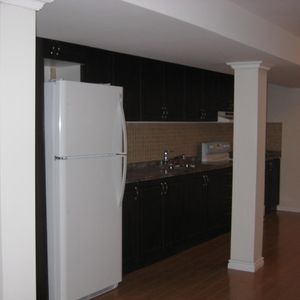 16 Columbia St. West - Photo 2