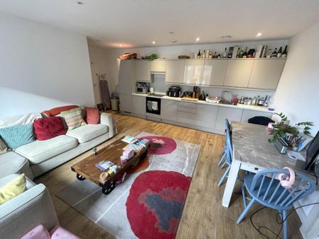 2 bedroom flat to rent - Photo 2