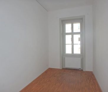 4-Zimmer Altbauwohnung mit Balkon im ersten Liftstock - Foto 1