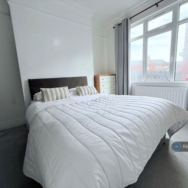 4 bedroom terraced house to rent - Photo 1