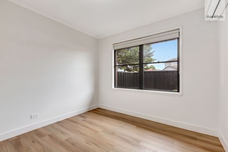 35 Rosedale Crescent, Dallas VIC 3047 - House For Rent | Domain - Photo 4
