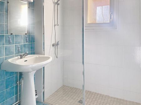 Location Maison 5 pièces 134m² ST CIERS SUR GIRONDE 33820 - Photo 2