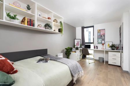 Double Partly Accessible Ensuite - Photo 3