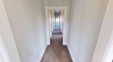 Marton - 4 Bedrooms - Photo 2