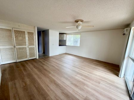 Spacious 2-Bedroom Apartment with Garage - Photo 2