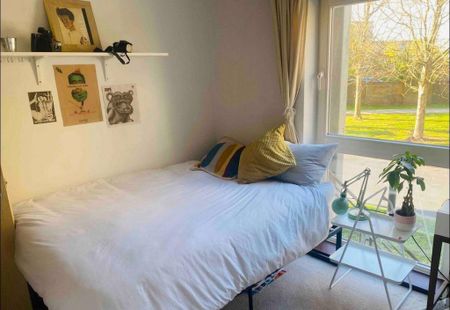 3 bedroom flat to rent - Photo 4