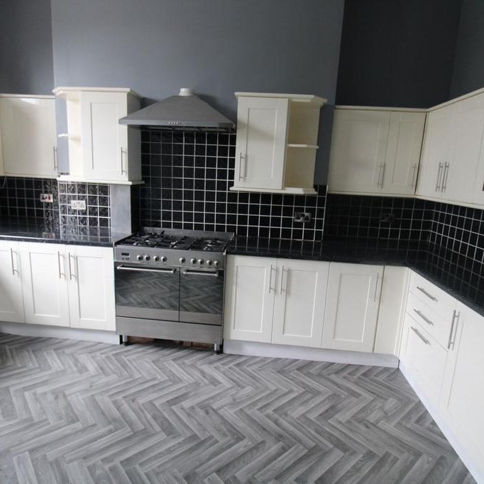 3 bedroom apartment to rent - Photo 1