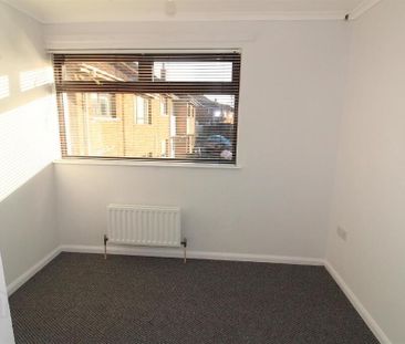 46 Queens Avenue, Newtownabbey, BT36 5HU - Photo 2
