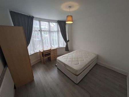 4 bedroom private hall to rent - Photo 5