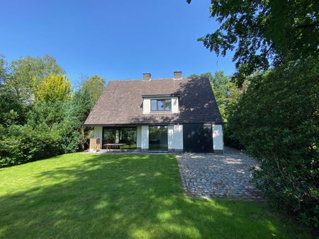 Net gerenoveerde woning met 4 slaapkamers - Photo 2