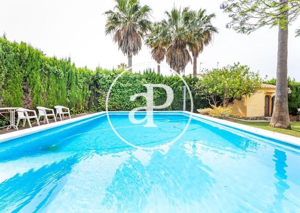 Luxury Villa for rent in Turís, Valencia