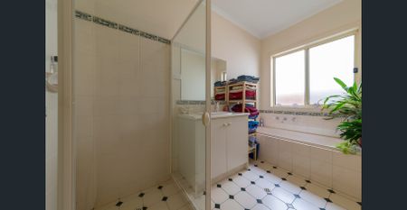 Neat and Tidy - Three Bedroom Villa - Photo 2