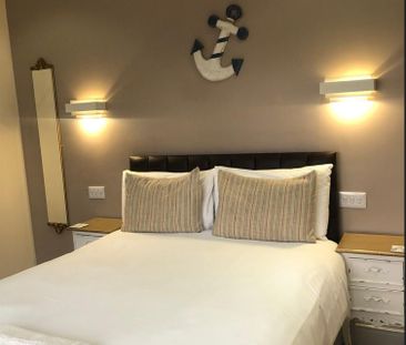 4 bedroom hotel room to rent - Photo 2