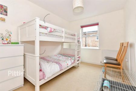 2 bedroom flat to rent - Photo 2