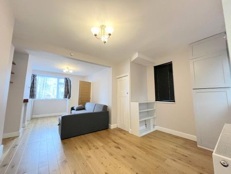 Semi Detached House - Photo 2