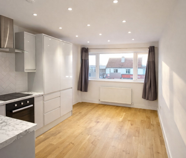 London Road - Photo 2