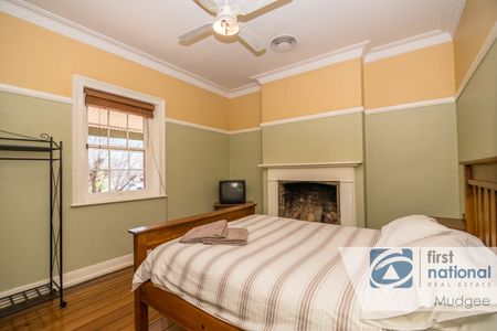 SPACiOUS FURNiSHED & SERViCED PROPERTY CLOSE TO MUDGEE CBD - Photo 2