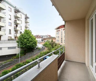 Byt 1+kk, 35 m and sup2;, balkon a sklep, ul. Za Černým mostem, Pra... - Фото 2