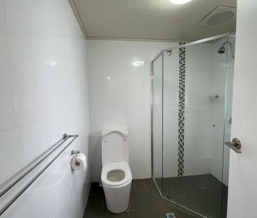 PARTIALLY FURNISHED 1 BEDROOM APARTMENT WITH EXCELLENT LOCATION! - Photo 4