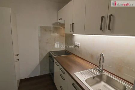 Pronájem bytu 1+kk, 33 m - Fotografie 5