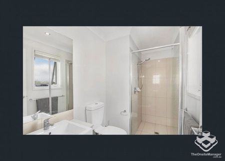 STYLISH MODERN 3BR TOWNHOUSES â CLOSE TO BAYSIDE WATERFRONT! - Photo 3