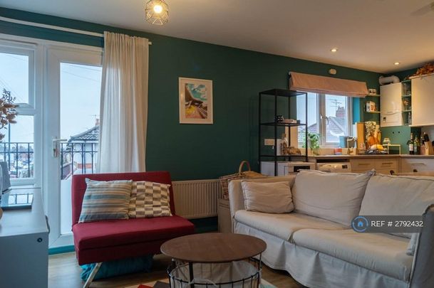 2 bedroom flat to rent - Photo 1