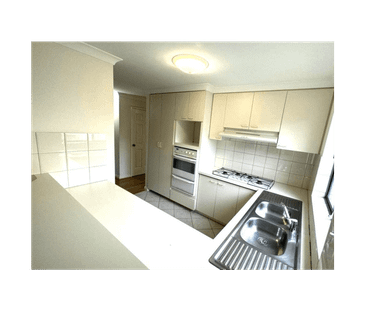 Ideal Location, Perfect Home: A True Gem! - Photo 4