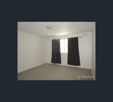1/37 Morton Street, Queanbeyan, NSW 2620 - Photo 1
