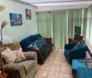 3 bedroom semi-detached house to rent - Photo 3