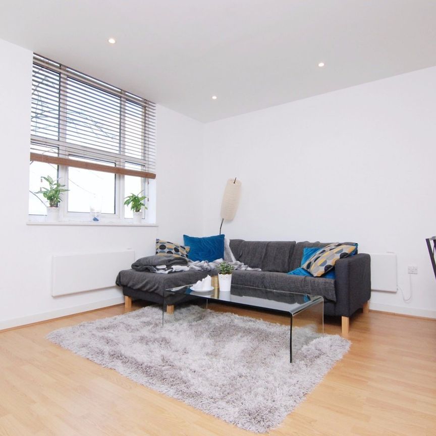 1 Bed Flat, Bromyard Avenue, W3 - Photo 1