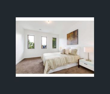 Stylish Living in a Sought-After Cheltenham Location - Photo 5