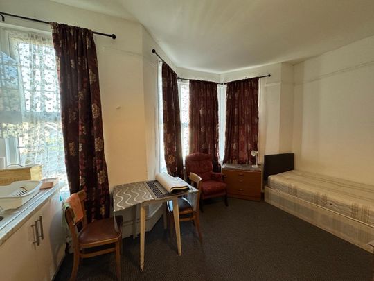Room in a Shared House, Wightman Road, N8 - Photo 1