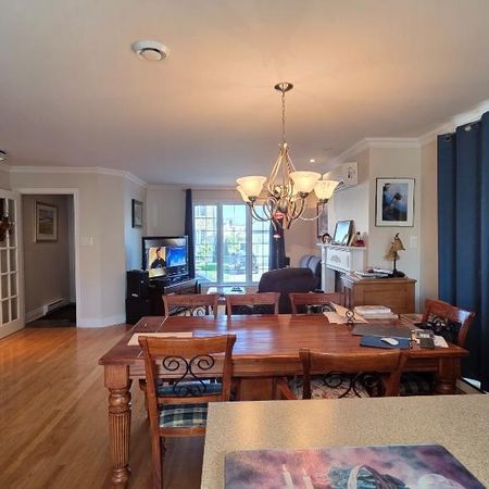 Carrefour Laval très jolie et grand 4 ½ de style condo, situé au 1er étage d’un triplex - Photo 4